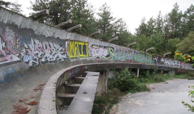 Бобслейная трасса в Югославии, построенная для Олимпийских игр в 1984 году (20 фото)