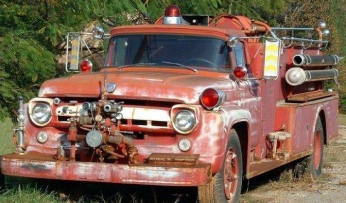 Старые пожарные машины (21 фото)