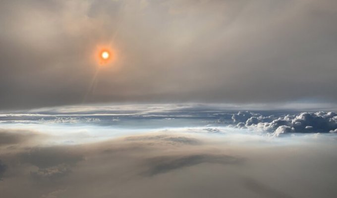 В NASA сфотографировали «огненные» облака (2 фото)