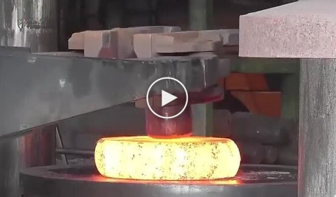 Как делают огромное опорно поворотное устройство