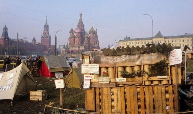 Палаточный городок возле Кремля (16 фото)