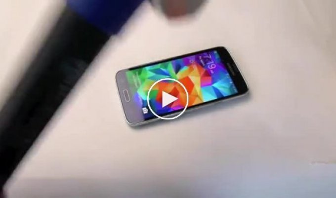 Краш тест нового Samsung S5 против молотка