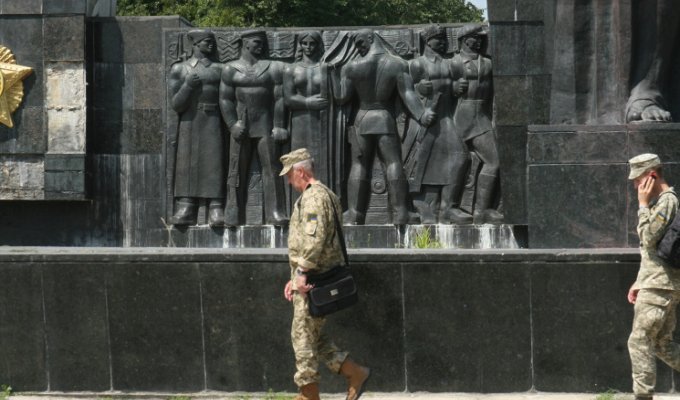 Демонтаж руины: Что сделают в Львове с монументом советскому солдату