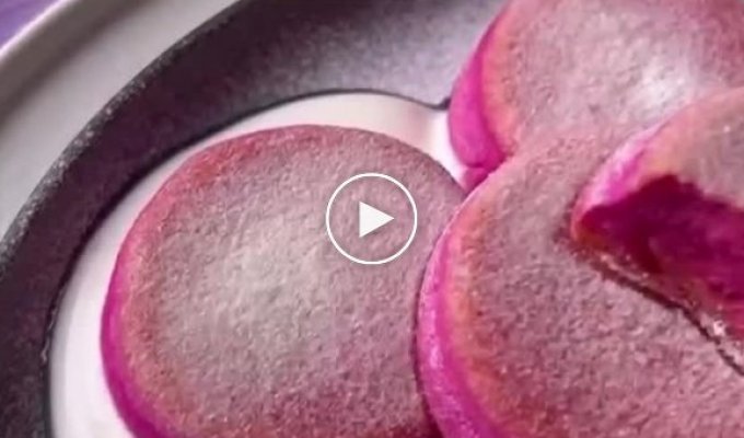 Pink cheesecakes