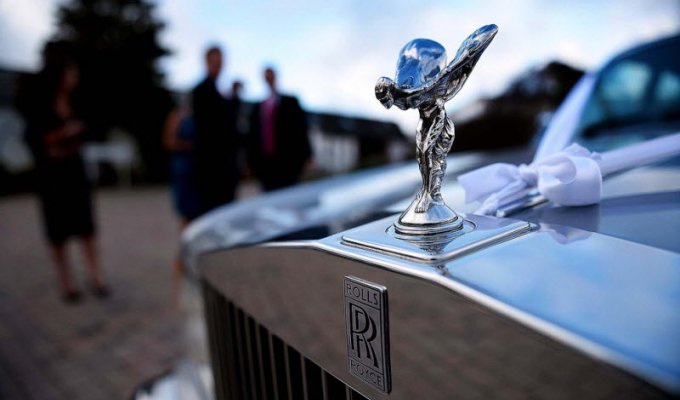 Как делают символ легендарной марки автомобилей Rolls-Royce. (25 фото)