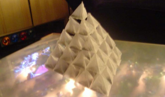 Пиравида из чайных пакетиков (8 фото)