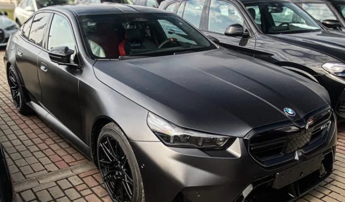 The first BMW M5 G90 sedan was brought to Ukraine (photo)