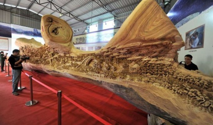 Огромная скульптура китайского мастера резьбы по дереву (5 фото)