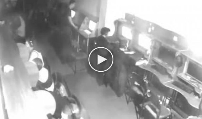 Неизвестные избили подростков в компьютерном клубе Харькова