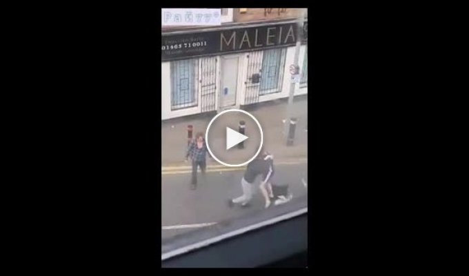 A woman intervened in a fight between guys near a pub