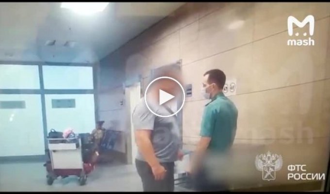 Мужчина ударил таможенника в аэропорту Пулково