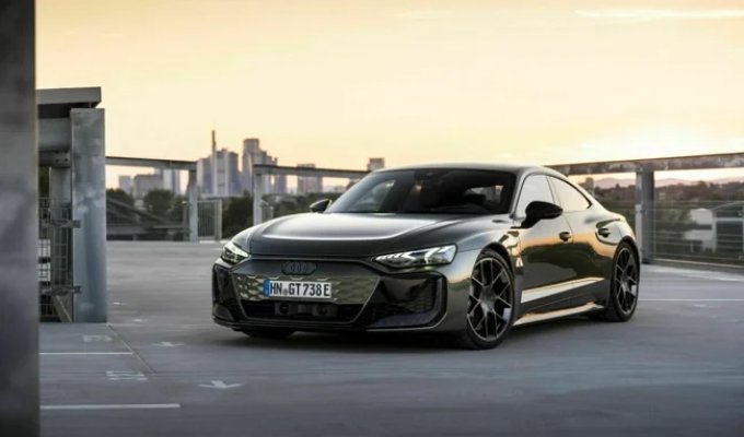 The electric car Audi RS e-tron GT Performance accelerates to 100 km / h in 2.4 seconds (4 photos + 1 video)