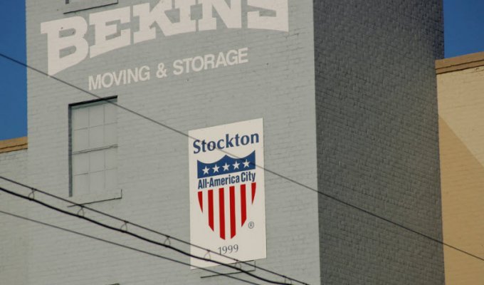 Стоктон - cамый большой американский город-банкрот (32 фото)