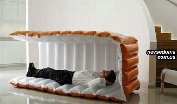 Nappak – надувная кровать для офисных ночевок