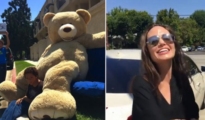 Анджелина Джоли купила гигантского медведя на гаражной распродаже у детей (5 фото)