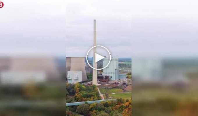 В Германии снесли 282-метровую трубу