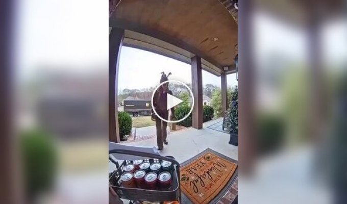 Напитки для курьера и ее реакция