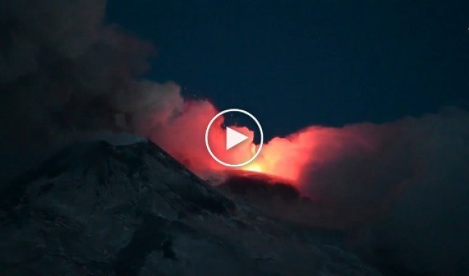 Начал извергаться крупнейший вулкан в Европе. Остров Сицилия, Италия