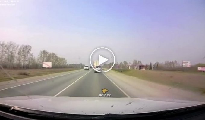 Три автомобиля попали в ДТП под Новосибирском