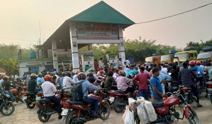 Как в мире готовятся к потенциальному топливному кризису (2 фото)