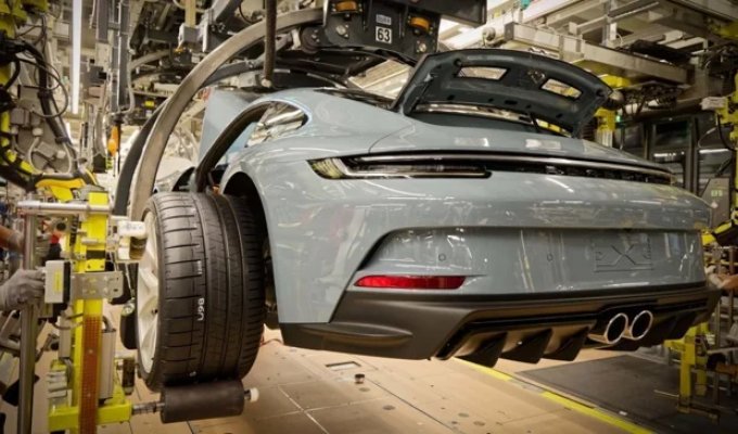 Porsche потеряла 96% прибыли за первые девять месяцев 2025 года (3 фото)