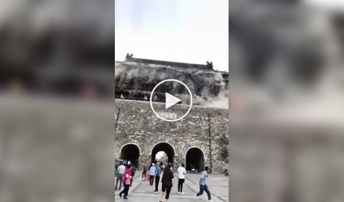 Part of a 650-year-old building built during the Ming Dynasty collapsed in China
