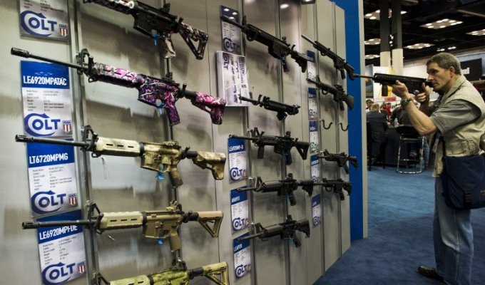 Выставка оружия в США (12 фото)