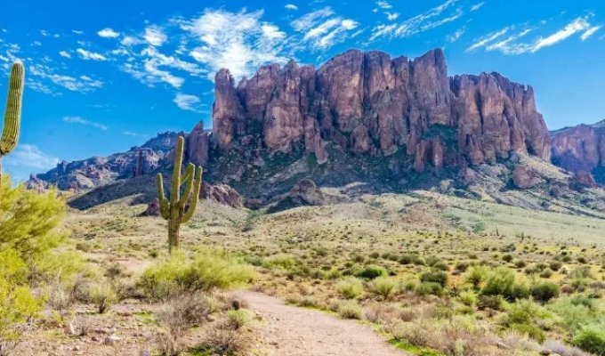 Горы Суеверия: что это такое (4 фото)