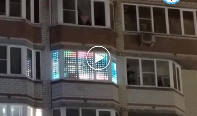 A ticker with the phrase Glory to Ukraine appeared on a balcony in Veliky Novgorod!