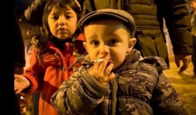 Странная рождественская традиция в Португалии (2 фото + видео)