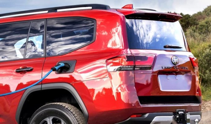 Самый выносливый внедорожник Toyota может вскоре получить разъём для зарядки (3 фото)