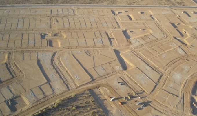 Богатые покупатели скупают участки в пустыне за миллионы (3 фото)