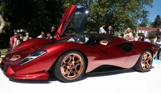 De Tomaso P72 is a stunning retro supercar with a manual transmission (23 photos + 2 videos)