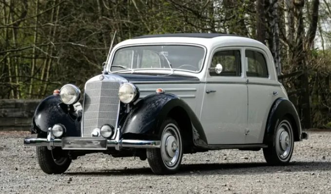 The 76-year-old Mercedes that drove Marilyn Monroe will go under the hammer (9 photos)