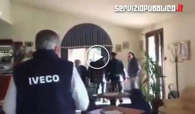 В Италии 80-летнего владельца отеля заставили принять мигрантов