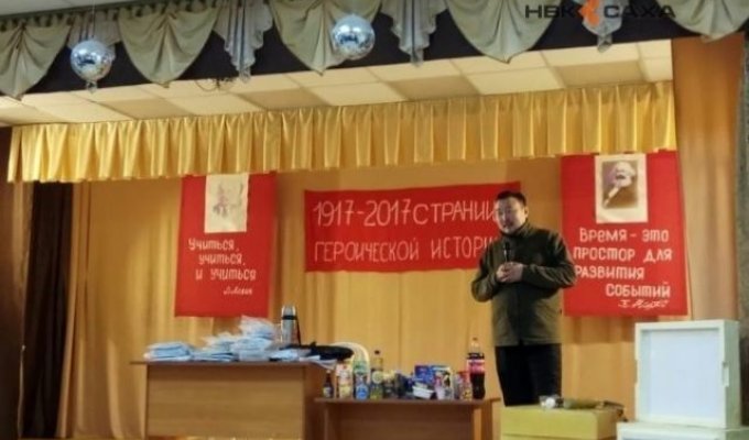 В Якутии заложили капсулу времени с «Дошираком», «Кока-колой» и флешкой (3 фото)