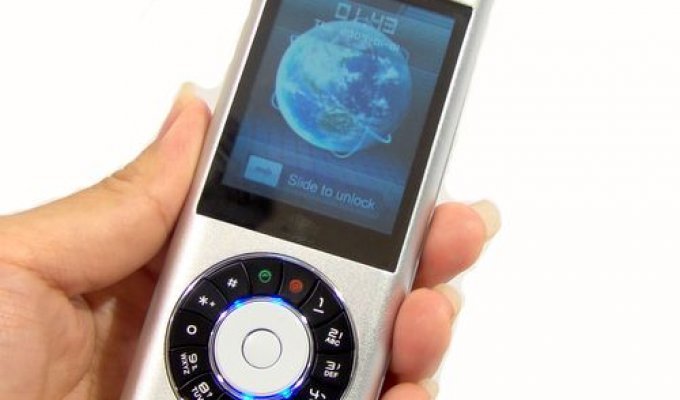 HiPhone F320 - очередной китайский телефон с дизайном знаменитого плеера (11 фото)