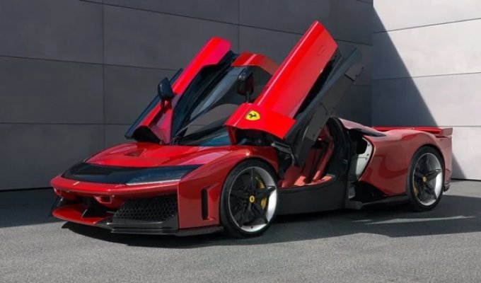 Ferrari presented its most expensive and most powerful hypercar F80 (8 photos + 1 video)