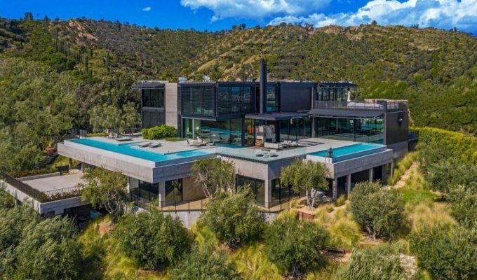 Роскошный дом в Лос-Анджелесе, с гаражом на 15 автомобилей, за 62 миллиона долларов (24 фото)