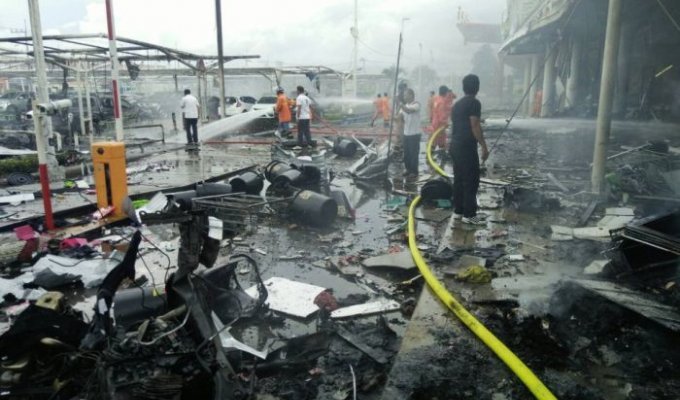 Теракт в торговом центре на острове Паттани в Таиланде (15 фото )