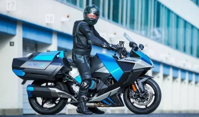 Kawasaki showed a hydrogen motorcycle (8 photos + 1 video)