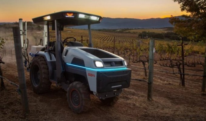 У фермеров в Калифорнии появились беспилотные тракторы (3 фото)