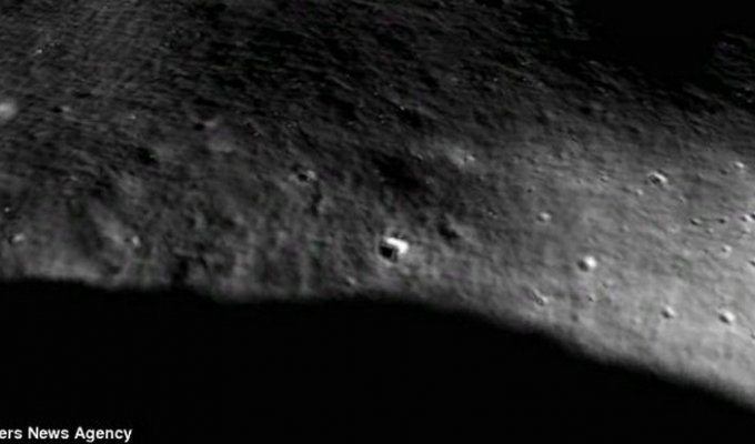 На Луне обнаружена база пришельцев (3 фото)
