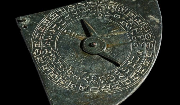 Древнейший научный инструмент Англии выставлен на аукцион Christie's (5 фото)