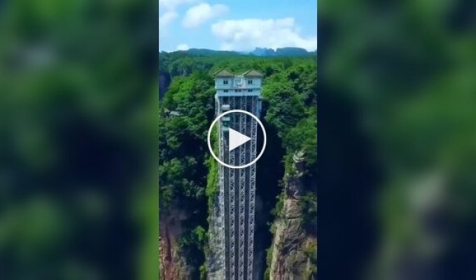 Самый высокий внешний лифт в мире
