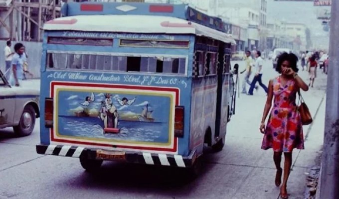 31 кольорова фотографія, що документує життя Гаїті у 1970-ті (31 фото)