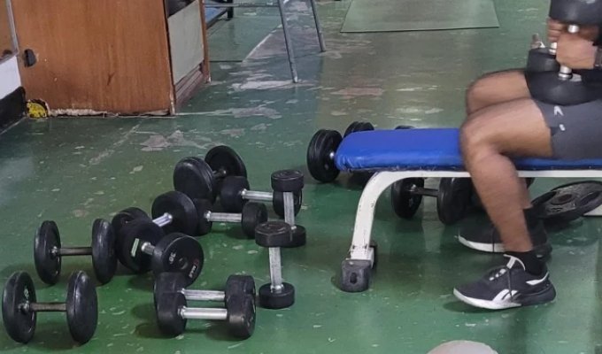 Спортзалы из которых хочется сбежать (13 фото)