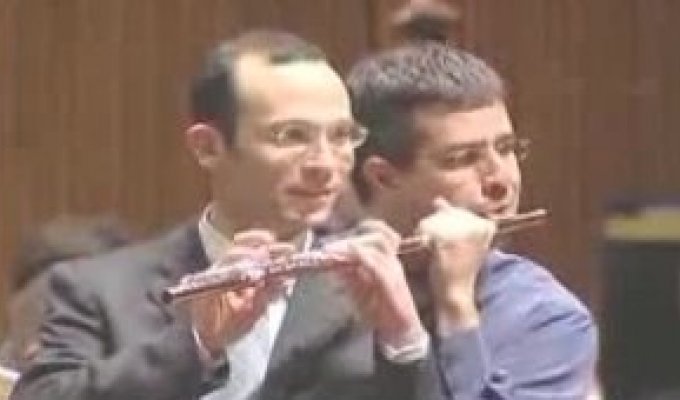 Два человека и одна флейта, супер