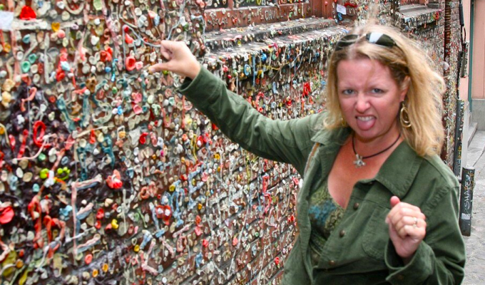 A ton of chewed gum is the most unhygienic attraction in the world (10 photos + 1 video)