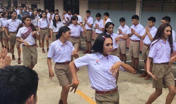 Веселый первый звонок в тайской школе (7 фото)